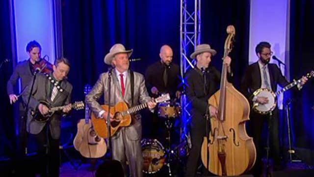Robert Earl Keen performs ‘Old Home Place’