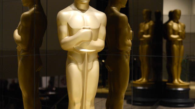 Who has the highest ratings as Oscar host?