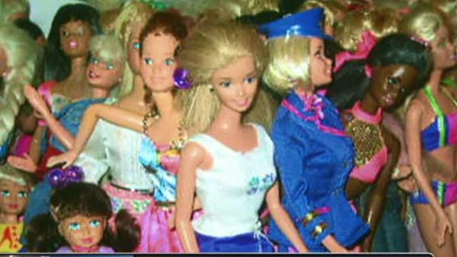 Man inherits his mother’s collection of 5,000 dolls