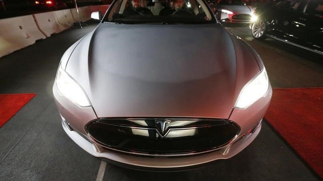 Tesla’s new Model S costs more, goes further 