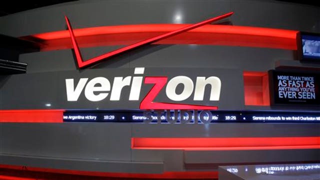 Verizon is rolling out a new TV package that allows subscribers to pair a base package with smaller channel packs. FBN’s Jo Ling Kent, Jonathan Hoenig of Capitalist Pig and Scott Martin of United Advisors discuss.