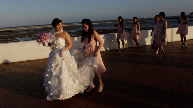 Entrepreneur makes bank as bridesmaid for hire 