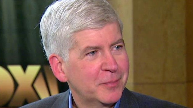 Gov. Rick Snyder ‘looking at’ throwing hat in 2016 ring  