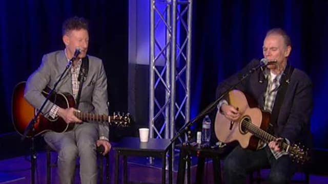 Lyle Lovett & John Hiatt sing ‘The Open Road’