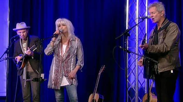 Emmylou Harris & Rodney Crowell sing ‘The Traveling Kind’