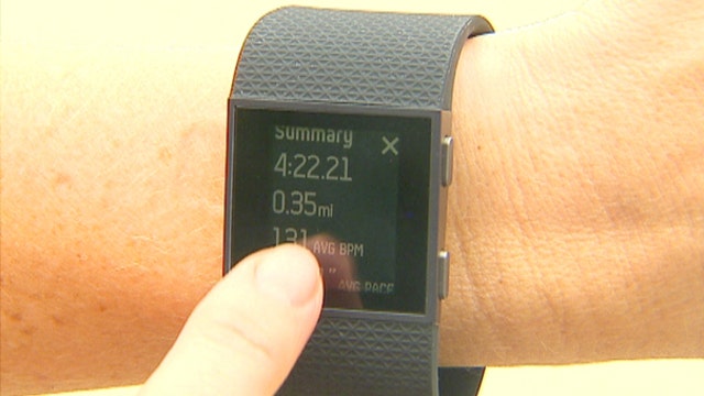 Digital Trends staff writer Malarie Gokey and FNC medical contributor Dr. Marc Siegel on the pros and cons of the Fitbit.