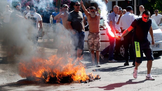 French cab drivers are burning cars and clashing with Police over Uber in Paris. FBN’s Maria Bartiromo and Dagen McDowell with more.