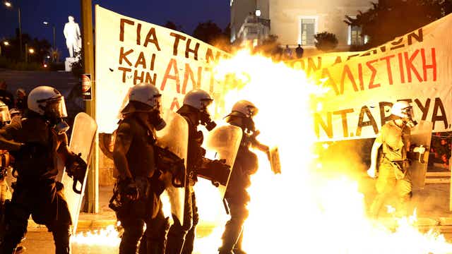 Greek protests turn violent 