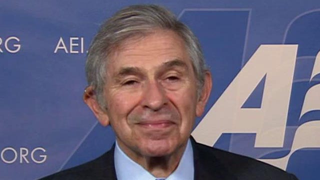 Amb. Paul Wolfowitz: Clinton was careless with her emails 