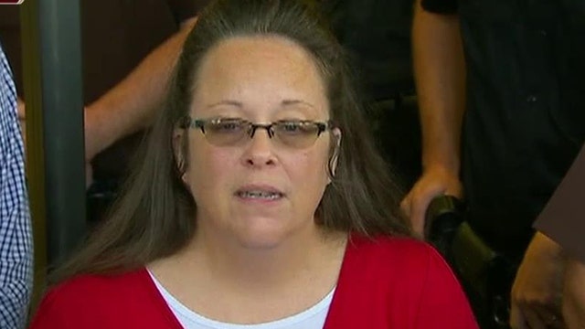 Kentucky clerk returns to work 