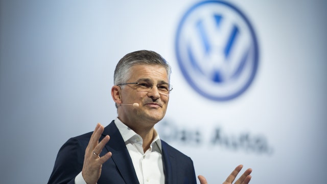 VW CEO steps down