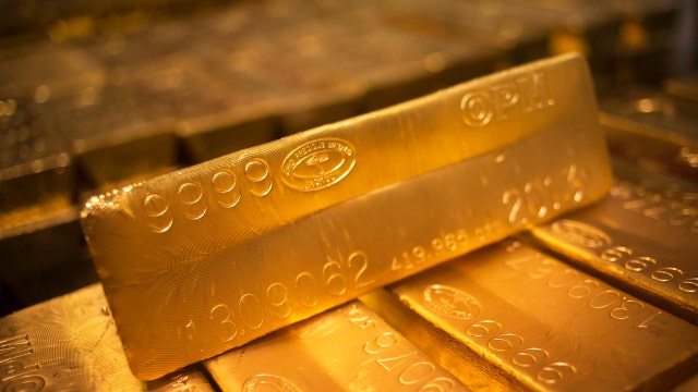 What is causing the fall in gold prices?