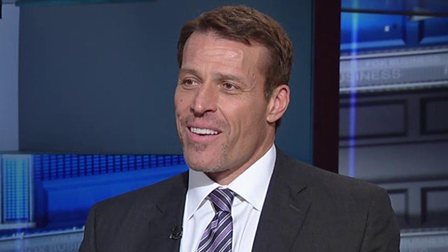 Entrepreneur Tony Robbins shares his thoughts on the 2016 election and how to succeed in retirement.