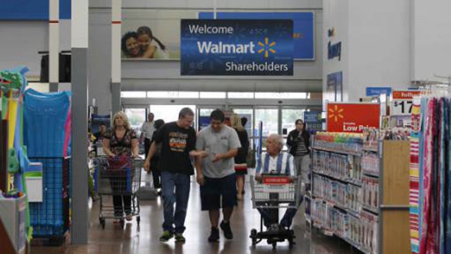 The Street Senior Columnist Brian Sozzi on concerns about Wal-Mart’s outlook.