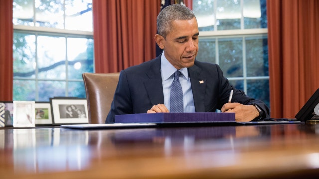 Obama calls budget deal a Christmas present for American people