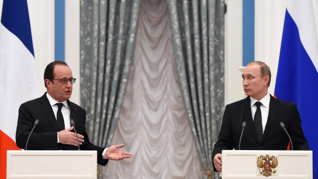 Hollande, Putin to share intel to fight ISIS