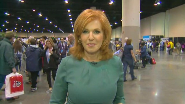 Liz Claman covers Berkshire Hathaway shareholder meeting