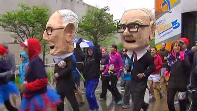 Buffett, Munger bobbleheads join the ‘Invest in Yourself’ 5K