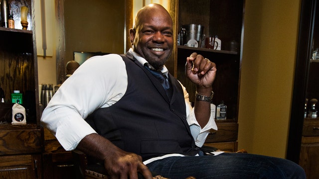 NFL legend Emmitt Smith rushes into the barbershop business