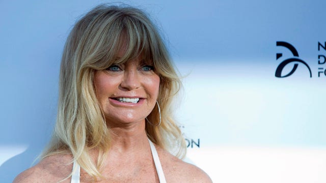 Goldie Hawn gives back