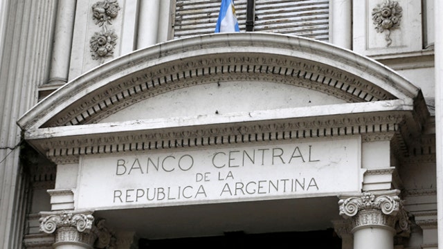 Argentina devalues its currency
