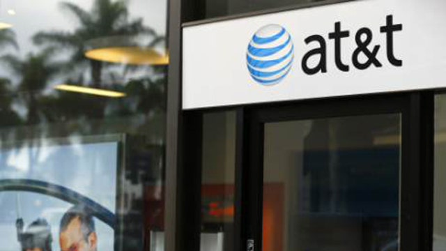 AT&T 4Q earnings top estimates