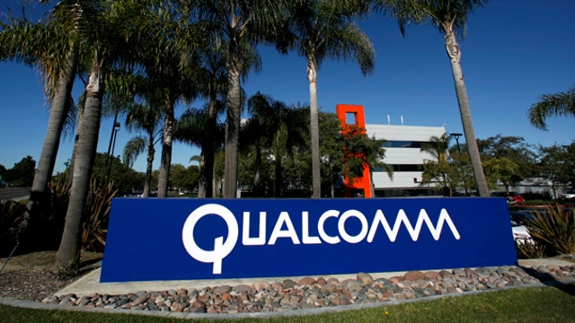 Qualcomm 1Q earnings top estimates