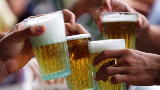 Hockey fans sue over $7 beer