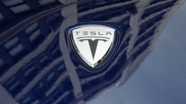 NY lawmakers support Tesla in direct-sale ban