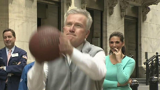 Nicole Shoots Hoops With NYSE CEO