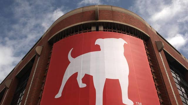 Zynga founder steps aside