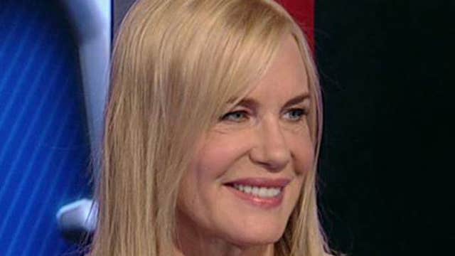 Actress Daryl Hannah argues against the Keystone Pipeline and for more renewable energy programs.