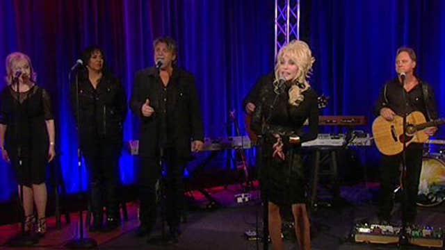 Dolly Parton performs ‘Banks of Ohio’