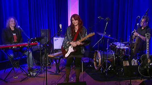 Carolyn Wonderland sings ‘When I Go Away’