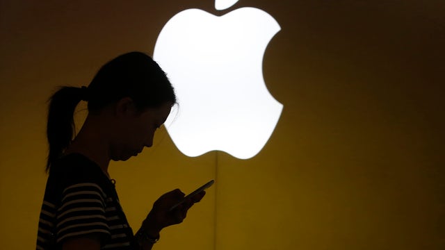 Apple splits stock 7-for-1