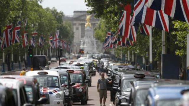 Taxi drivers protest Uber in Europe