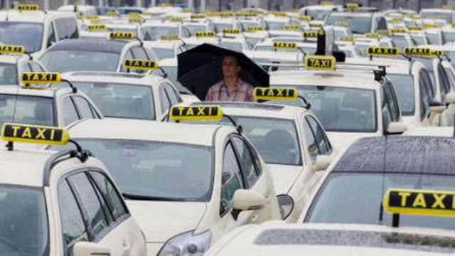 Cabbies on strike: Taxi drivers protest Uber in Europe