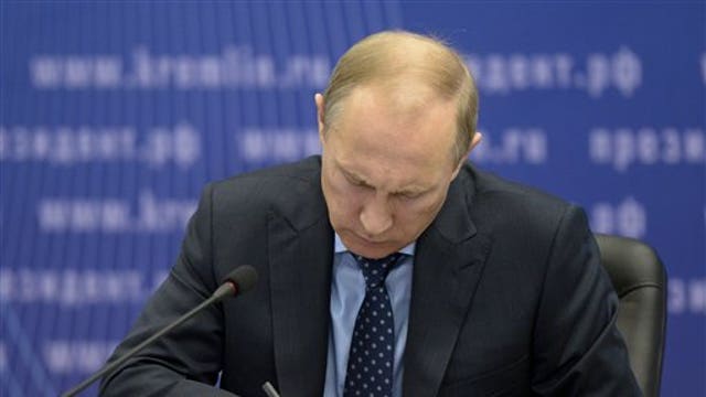 Putin signs sweeping law forcing web companies to store user data