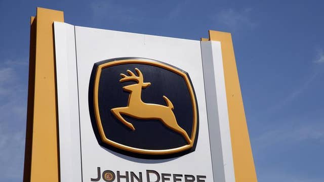 Diane Macedo reports that Deere & Co. has beat expectations with its 3Q earnings.