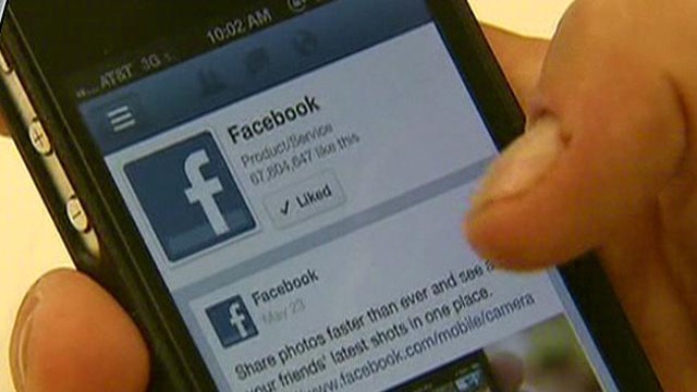 Facebook To Try New Features to Draw In Users