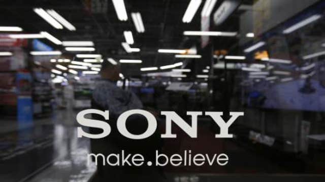 Sony executive’s flight diverted after hackers tweet bomb threat
