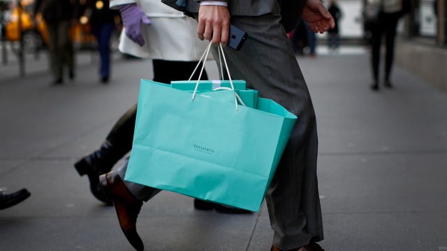 FBN’s Diane Macedo reports on Tiffany’s 2Q earnings.