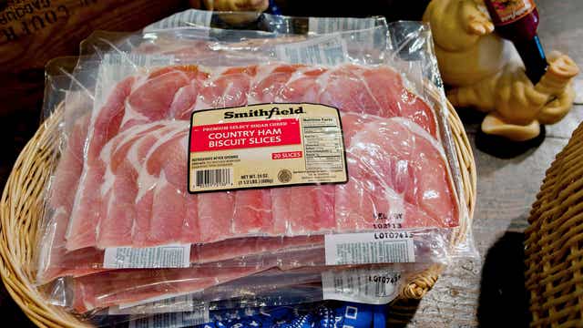 Smithfield shareholders approve Shuanghui deal