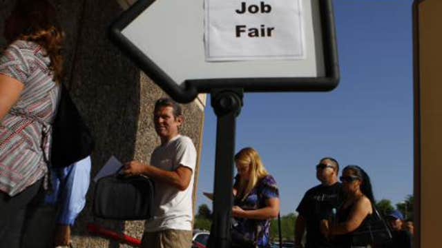 Weekly jobless claims rise to 293,000