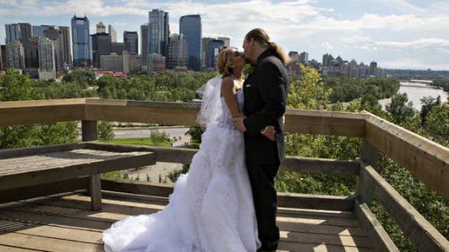 Economy taking a toll on marriage rates in America?