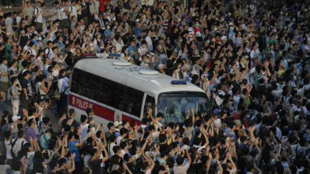 Thousands continue protests for democracy in Hong Kong