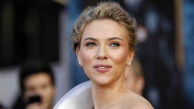 Scarlett Johansson named “Sexiest Woman Alive” by Esquire