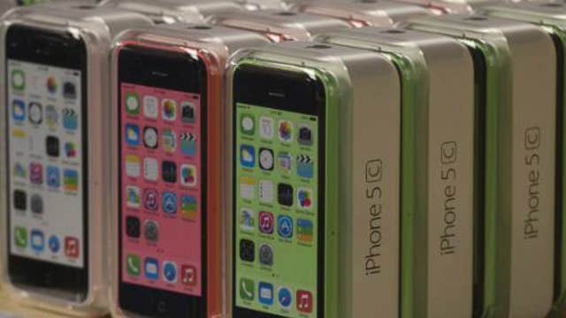 Apple cuts fourth-quarter orders for cheaper iPhone