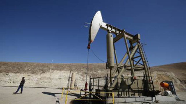 Price of oil falls to 28-month low