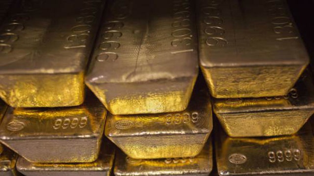 When should investors buy gold?
